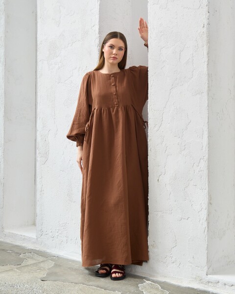 0078 Müslin Belden Bağlamalı Elbise Kahverengi
