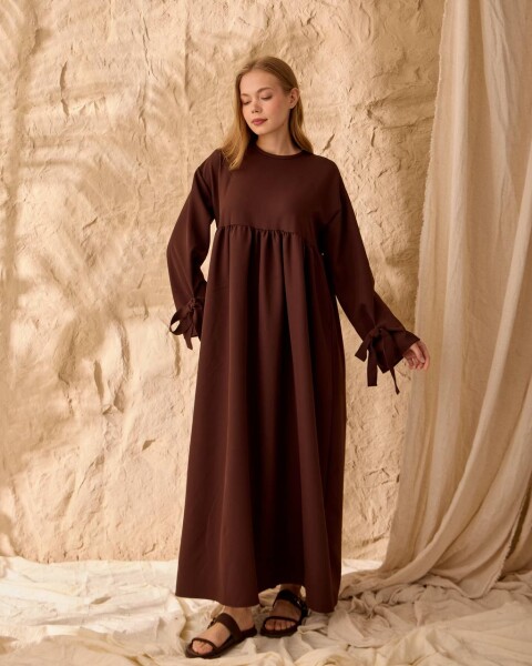 Raha Elbi̇se Koyu Kahve